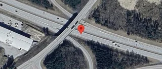 Älg på vägen kan skapa fara på E18