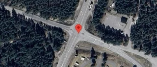 Stopp på väg 506 på grund av trafikolycka med två personbilar