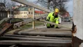 Utdömda bron lyftes bort – på fem minuter