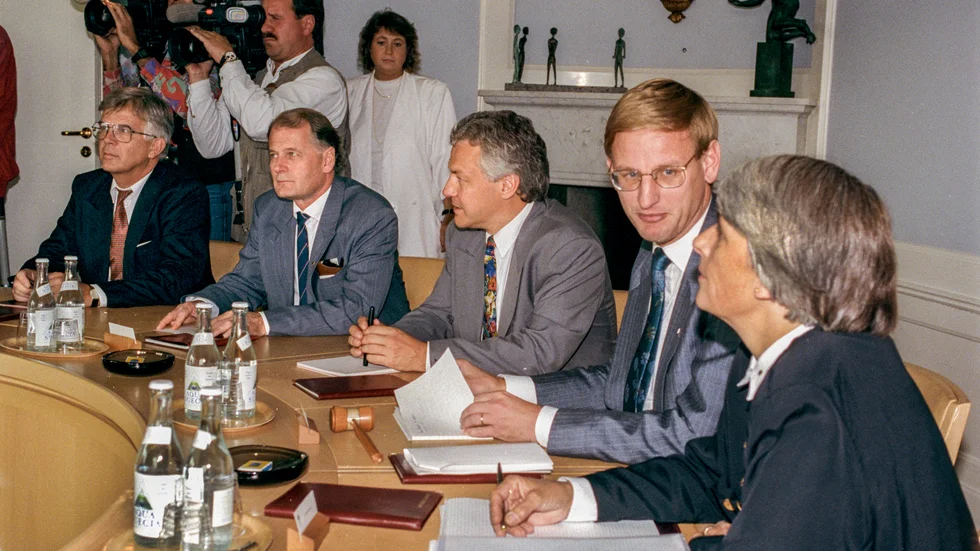 Alla som är födda när den här regeringen styrde landet och senare kommer att få det sämre än sina föräldrar. Bilden fr. v. biståndsminister Alf Svensson (KD), miljöminister Olof Johansson (C), Socialminister och vice statsminister Bengt Westerberg (FP/L) och statsminister Carl Bildt (M) samt finansminister Anne Wibble (FP/L).