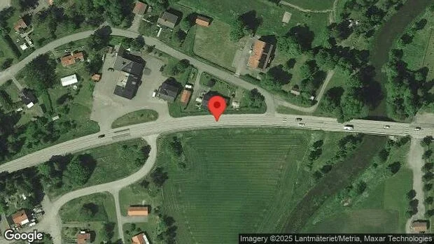 Träd över vägen påverkar trafiken på väg 288
