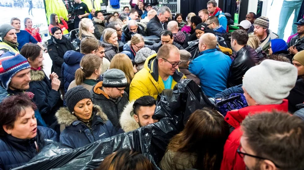 På sina håll är trängseln stor i köerna till sjukvårdens behandlingar. Väntan som inte är medicinskt betingad är förstås ett otyg. Samma omdöme gäller för skruvade orsaksförklaringar.