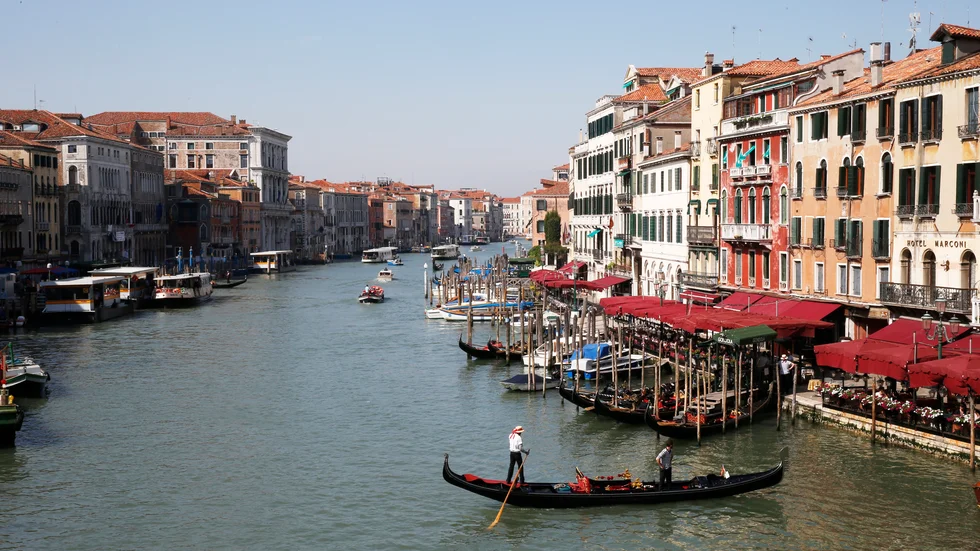 Enligt Unesco riskerar Venedig oåterkalleliga skador på grund av bland annat klimatförändring och massturism. Arkivbild.