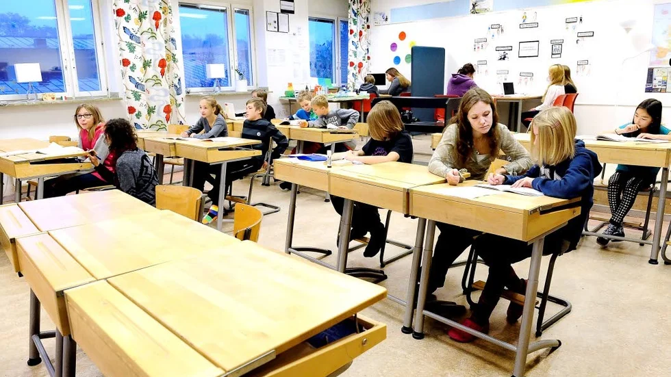 Barnet som blir sittande med läxboken och till synes inte gjort mer än två tal, ett långsamt barn, kan mycket väl ha bearbetat livsavgörande frågor.