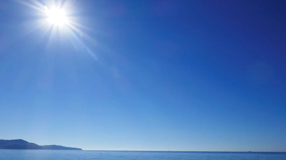 UV-strålningen är som högst nu under sommaren.
