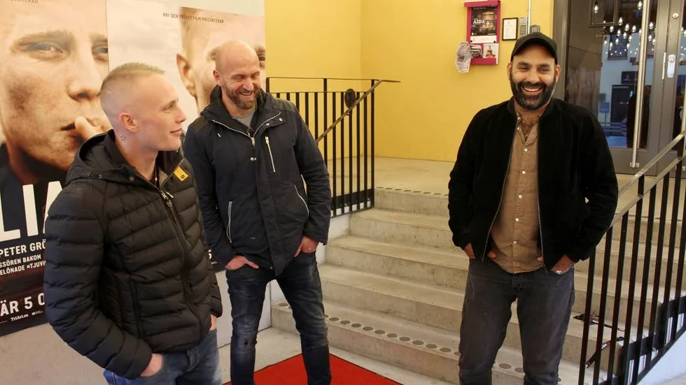 Sebastian Ljungblad tillsammans med Joakim Sällquist som också är Guldbaggenomnerad för bästa manliga huvudroll och regissören Peter Grönlund inför galapremiären av Goliat.