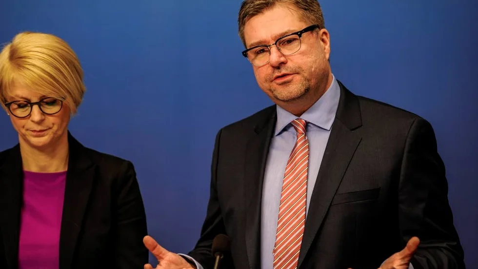 Arbetsförmedling. Här utsåg den borgerliga regeringen Mikael Sjöberg till GD på Arbetsförmedlingen. Nu vill de lägga ner alltihop.
