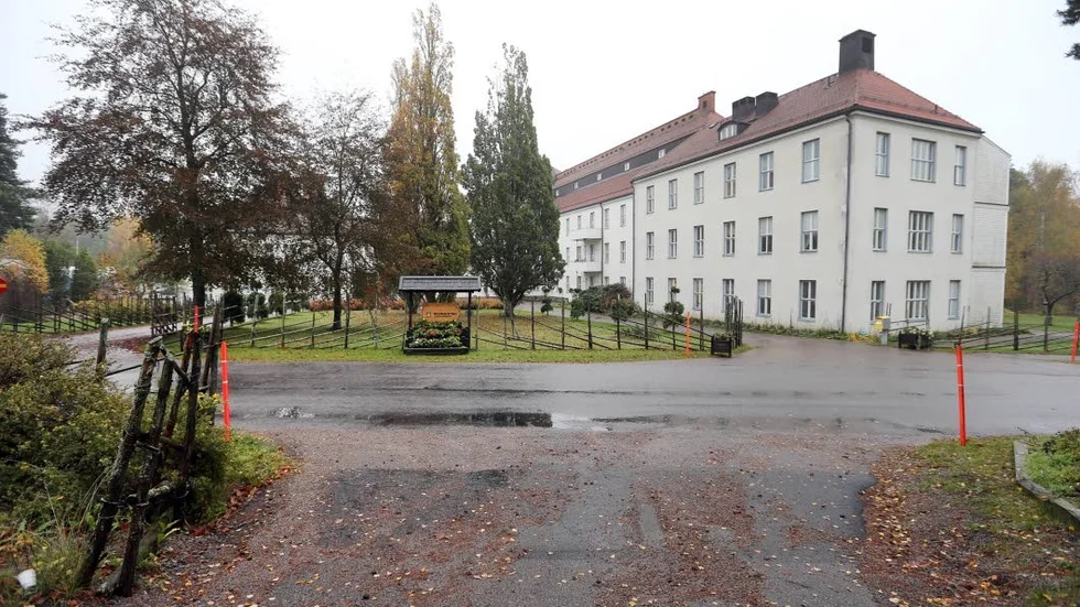 Härinne på Kolmårdsanstalten hittades en intagen man död på söndagen.