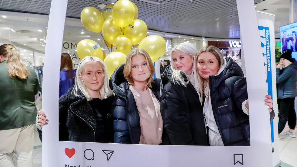 Filippa Malmström, tredje från vänster, blev en av vinnarna i Kurirens tävling. Här på firarvimmelbild med Celina Nilsson, Alma Johansson och Lisa Nyholm.