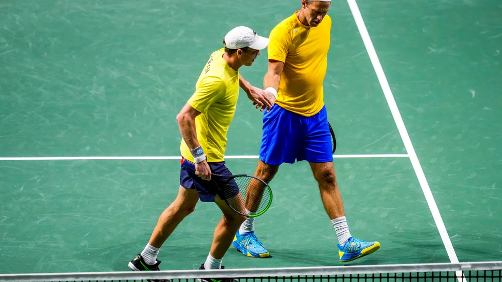 André Göransson och Robert Lindstedt förlorade den avgörande dubbelmatchen mot Kazakstan.