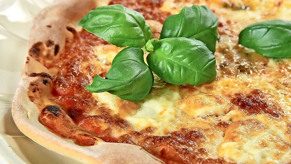 Bli din egen pizzabagare och överraska med hembakade pizzor mitt i veckan. 
      