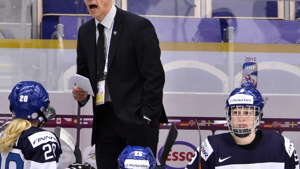 Finlands coach. Pasi Mustonen coachar det finska damlandslager under OS. Finland spelar i A-gruppen. Damhockeyn startar 11 februari. Foto: CLAUDIO BRESCIANI / TT.