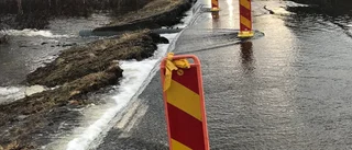 Väg svämmade över i Hällbacken
