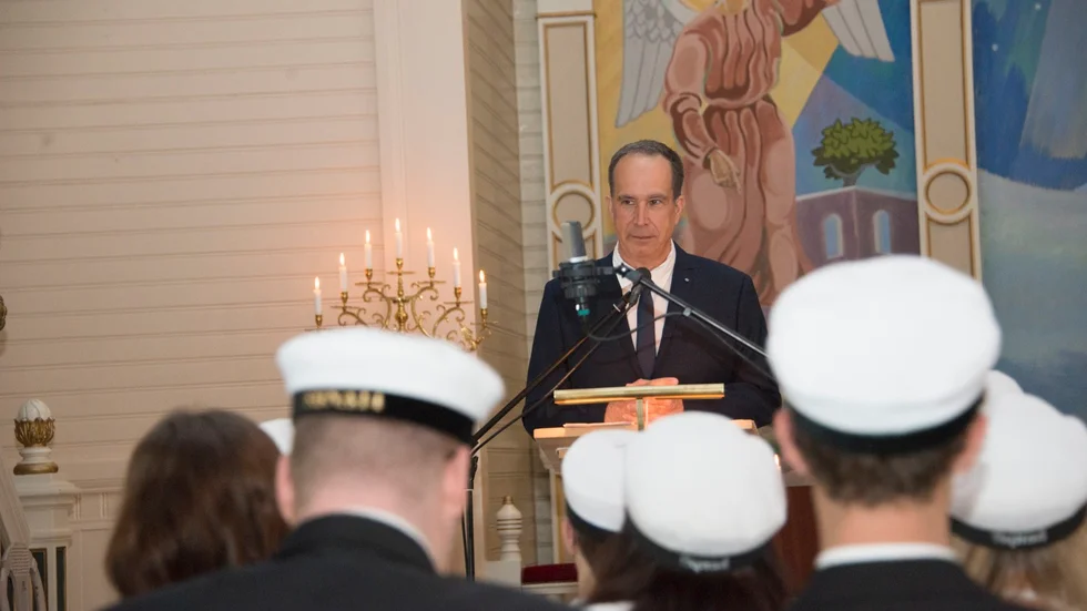 Inledningstal. Sandbackaskolans rektor Lars Håkan Andersson.