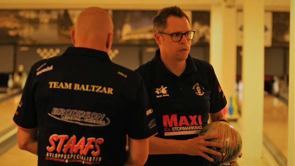 Bekymrade miner i Team Baltzar. Jonas Allard och Patrik Westerlund kunde inte hindra AIK från att vinna i Motala.