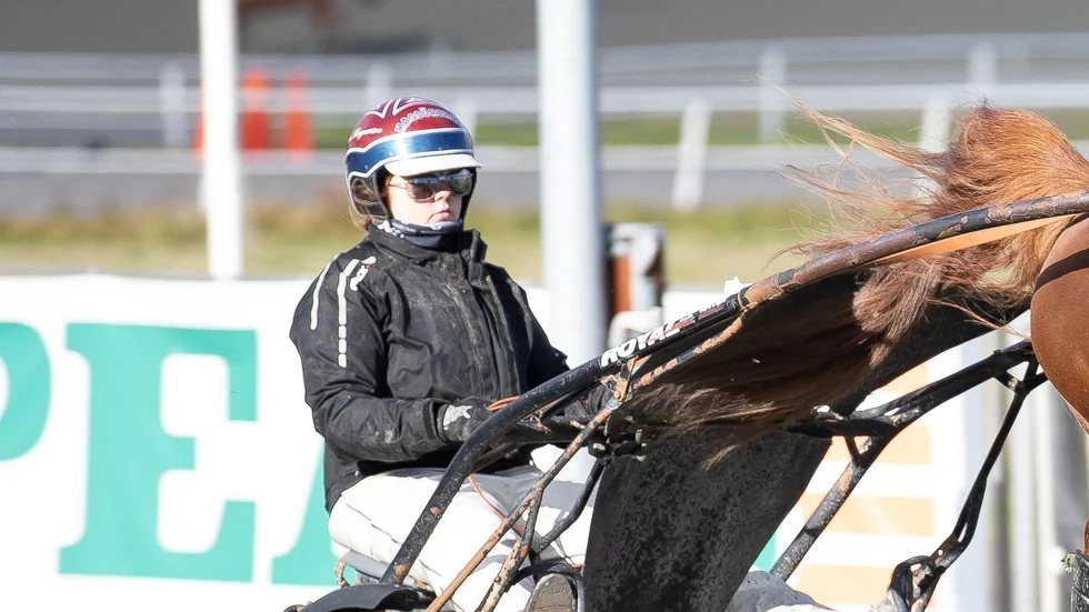 Kusken Thelma Ragnarsson berättar om den tragiska olyckan efter lopp 8 på Umåker.