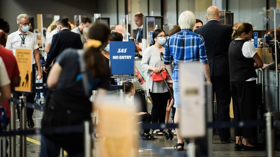 Ett strömavbrott på Arlanda vid lunchtid har lett till köer vid incheckningen och problem med bagage. Vissa resenärer har tvingats resa utan sitt bagage.  