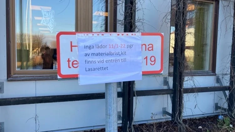 Provtagnings-kit tog slut under måndagen, och på tisdagen fick regionen stänga lådan på Korpen. Men nu är det åter normal kapacitet.