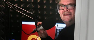 Kända radioprofilen bytte kanal • Fick 100 000 lyssnare hemma i garderoben • ”Inte omöjligt att kanalen kommer till Gotland”