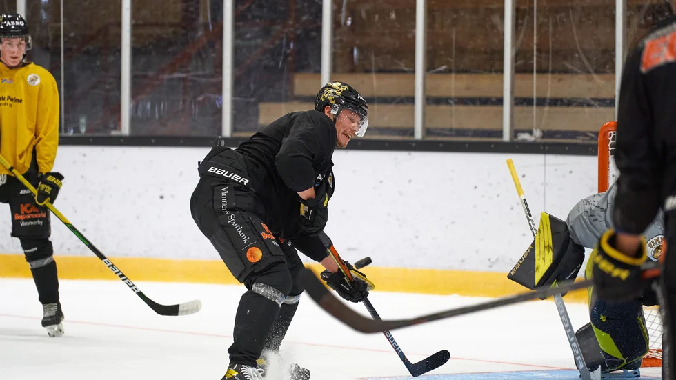 Pelle Ström och hans Vimmerby Hockey har inte kunnat träna eller spela under veckan.
