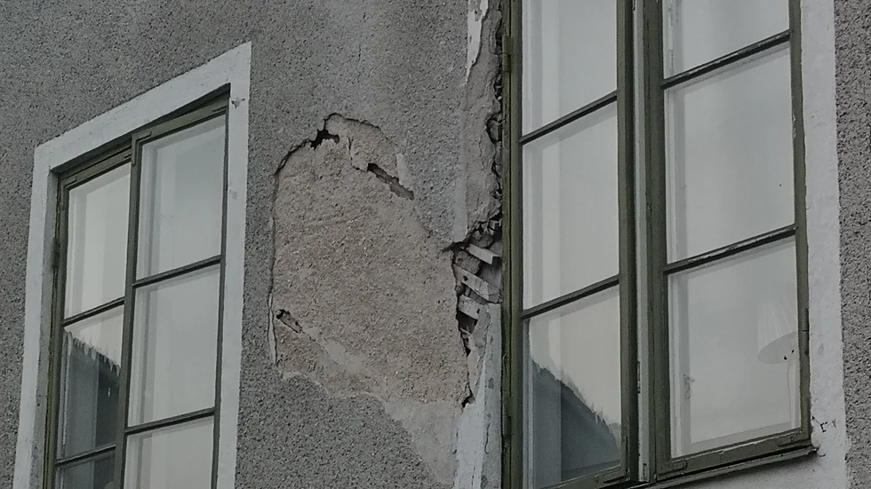 Anmälan om två ovårdade fastigheter i innerstaden har inkommit till regionen.