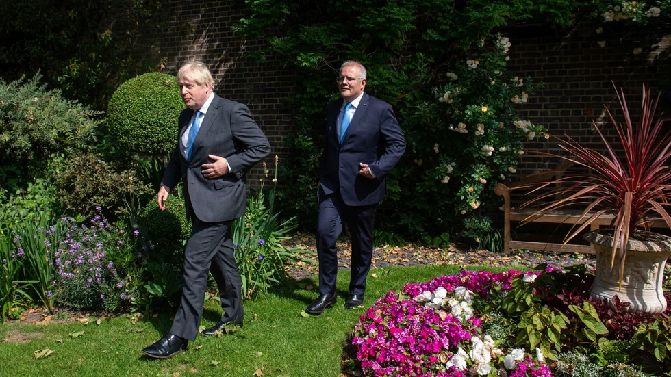Hur mycket festligheter har Boris Johnson egentligen haft i grönskan? Denna bild från trädgården till residenset 10 Downing Street är tagen vid ett annat tillfälle, då australiske kollegan Scott Morrison var på besök i juni 2021.