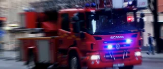 Fem till sjukhus efter bostadsbrand