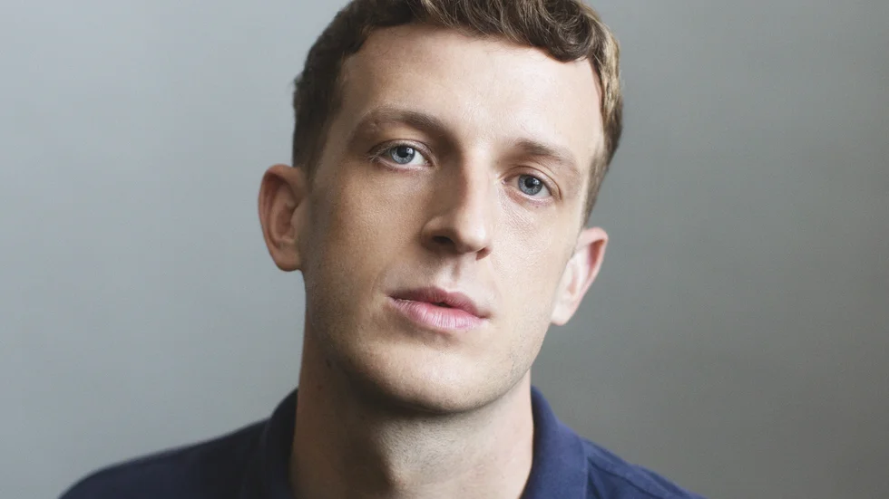 Édouard Louis (född 1992) är en fransk författare. Han slog igenom med debuten "Göra sig kvitt Eddy Bellegueule" (2014).  Senaste gav han ut den uppmärksammade boken "Vem dödade min far" (2019).
