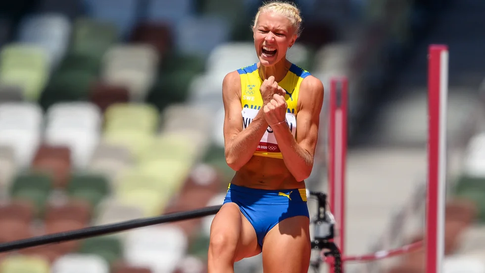 Tokyo 2021. Maja Nilsson skriker ut sin glädje efter att ha klarat 1,95 och tagit sig till OS-final. Efter flera års skadeproblem är nu Nilsson tillbaka på allvar. Nordisk mästarinna och klar för EM i Rom.