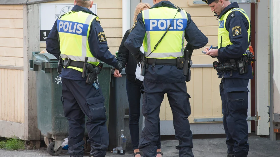 Även om föräldrarna inte tror att deras egna barn dricker är det 4 av 10 niondeklassare och 7 av 10 i gymnasiets år 2 som dricker alkohol. Som förälder kan man göra stor skillnad när det gäller att försena alkoholdebuten och minska tillgången till alkohol, skriver organisationen IQ.