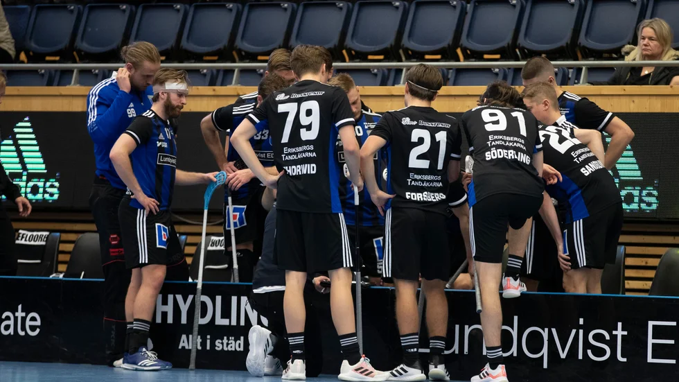 Covidsmittan kommer mitt i en sportslig kris för Sirius herrar.