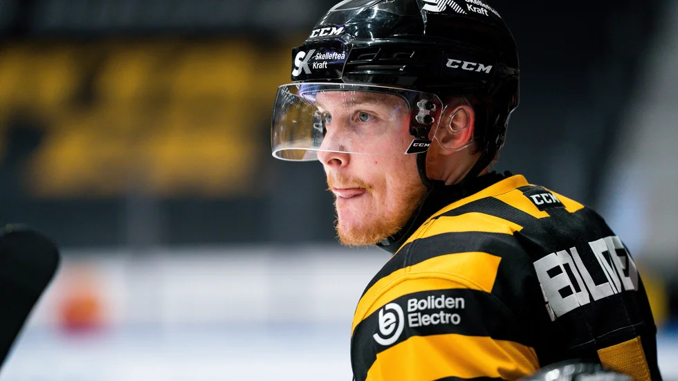 Niclas Burström har fått en ny tränare i Schwenninger Wild Wings.