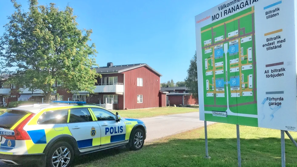 Mannen och kvinnan som stal värdesaker från en äldre kvinna på Anderstorp misstänks ingå i en större, utländsk stöldliga.