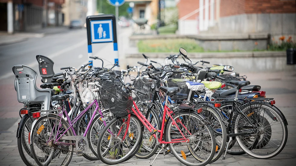 Det här är inget tryggt sätt att parkera dyra cyklar, tycker förslagsställaren. 