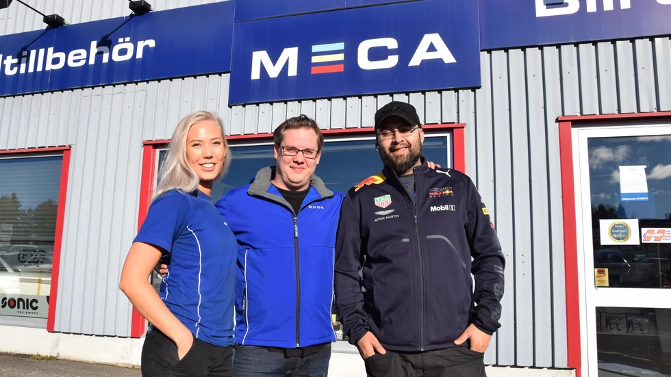 Strålande glada finalister. Emilie Fjellström, Patrik Holmström och William Säfvenberg på Meca i Skellefteå. Saknas gör Jon Öhlund.