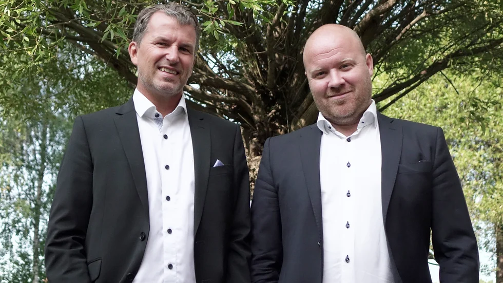 Ola Lindberg (t v) lämnar nu bilbranschen och blir vice vd på Skellefteföretaget Ghost Competence där Tobias Nilsson är vd.