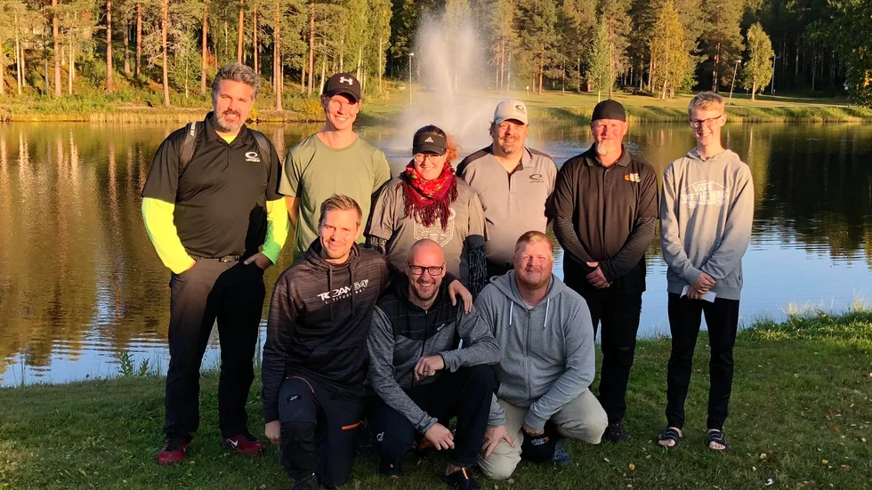 I Bolidens deltävling kunde Skellefteå Discgolf fira nio nya pallplatser. Övre raden från vänster: Tomas Ekström, Alexander Lindgren, Emelie Åström, Stefan Gustafsson, Jimmy Dahl och Oskar Wahlberg. Nedre raden från vänster: Johannes Högberg, Magnus Wahlberg och Mattias Jönsson. 