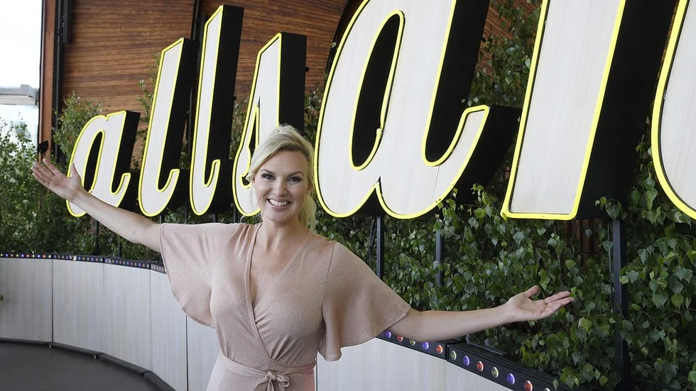 Sanna Nielsen är laddad inför allsångspremiären på Skansen. "Jag kommer att showa loss så mycket jag kan", säger hon. 