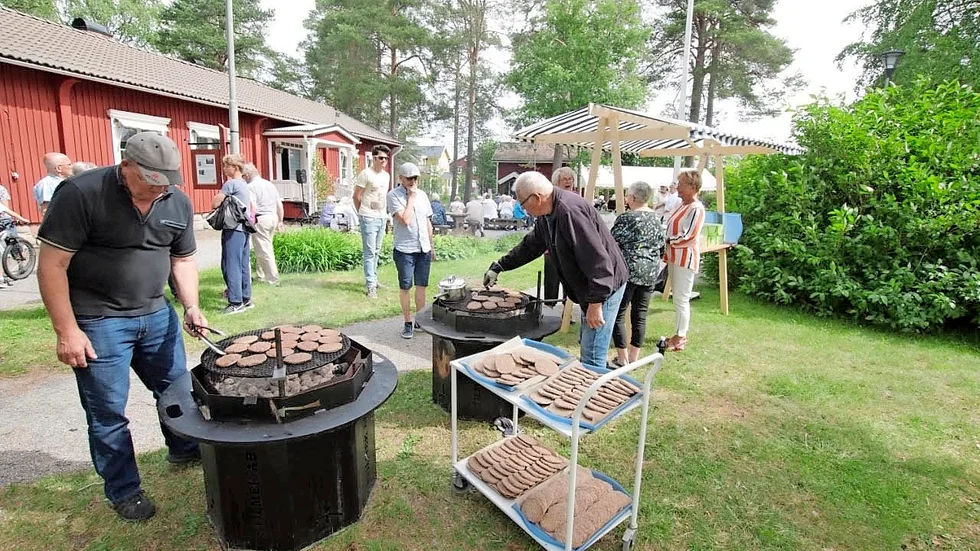 Då fick grillarna bråttom - alla burgarna gick åt.