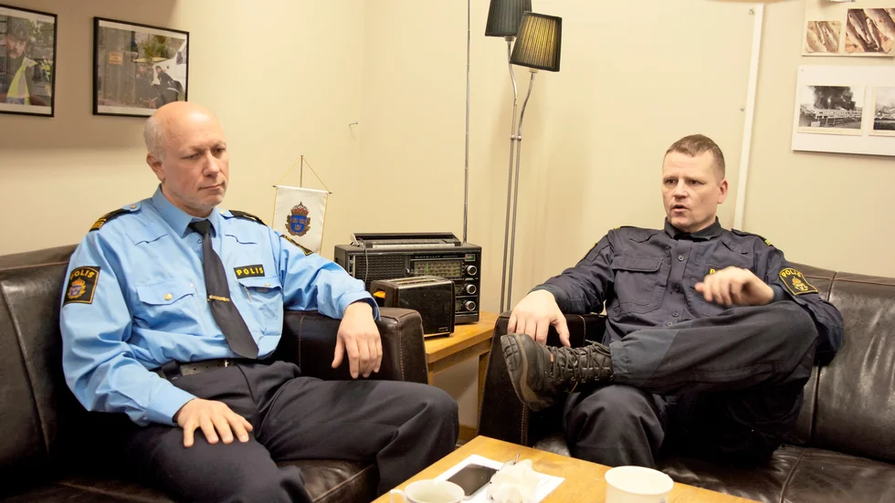 Bo Sandström (till vänster) och Mattias Wallström har arbetat med utredningen om stenkastningen vid E4 i Lövånger.