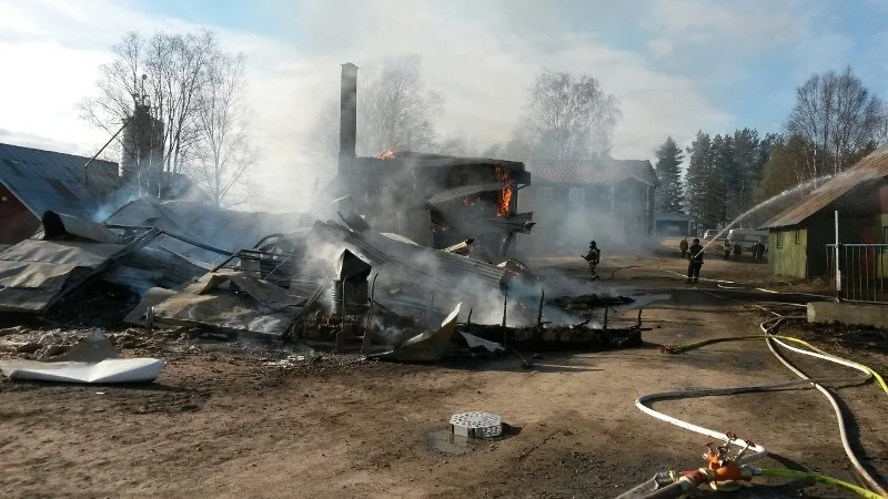 Brann ned Garaget totalförstördes vid branden. Foto: Räddningstjänsten