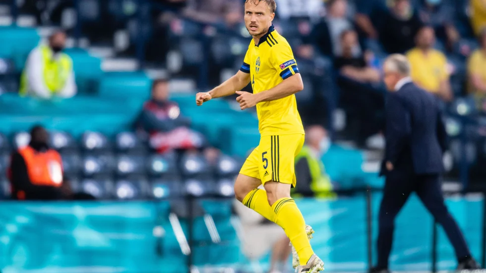 Pierre Bengtsson för Sverige under sommarens EM. 