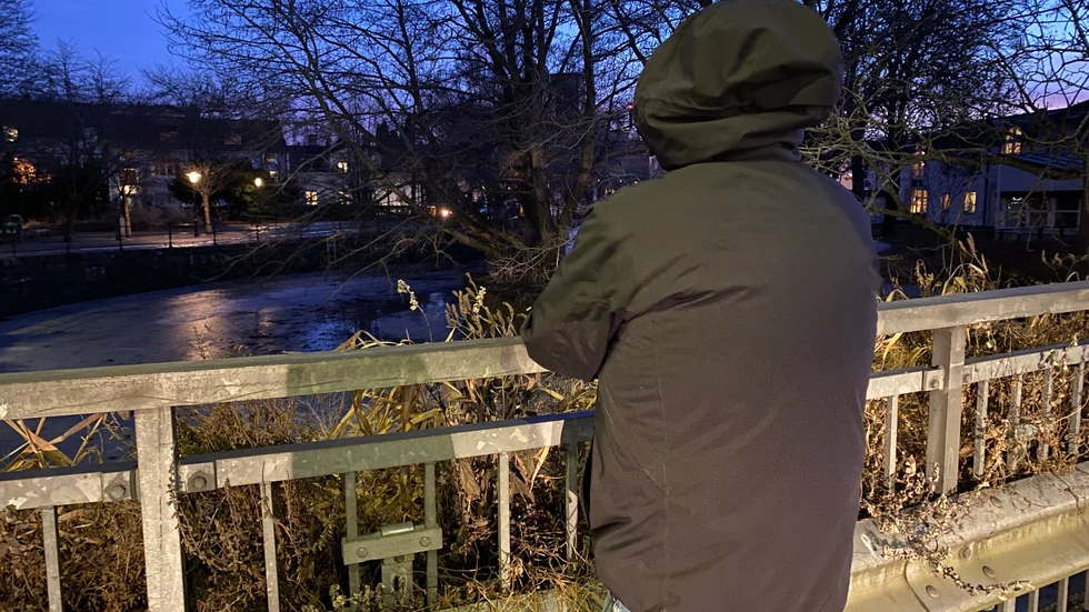 "Vi var desperata och tänkte inte klart", säger mannen som var med och iscensatte ett rån mot sig själv. Ett rån som aldrig ägt rum och som han och hans partner nu är åtalade för.