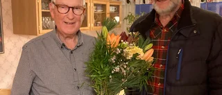 Han avtackades efter 37 år som ledamot: "Vi har hjälpts åt och hållit sams"