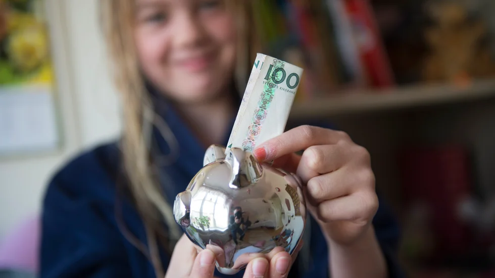 MUF Västerbotten anser att alla ungdomar borde få lära sig om privatekonomi och aktiesparande i gymnasieskolan.
