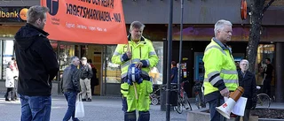 Hedrar sina omkomna kamrater