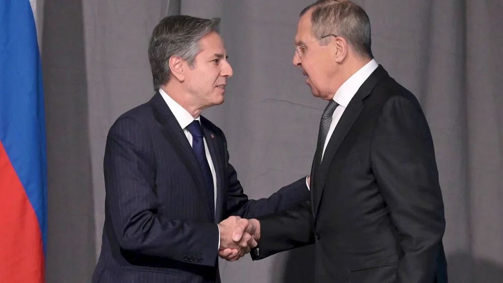USA:s utrikesminister Antony Blinken och ryske kollegan Sergej Lavrov träffades utanför Stockholm, ett möte som kan ha öppnat för videomöte med de två ländernas ledare.