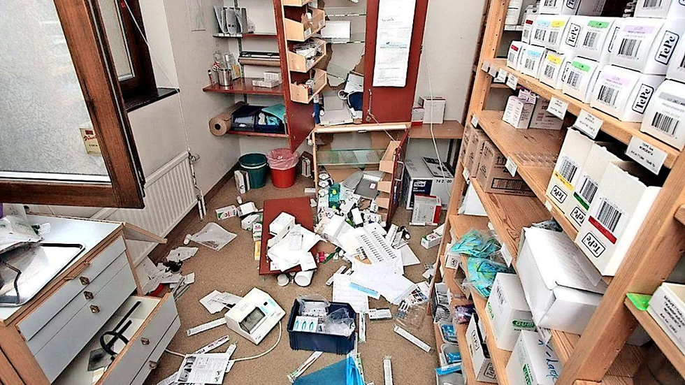 Inbrott, stölder, rån. Bilden är från hälsocentralen i Burträsk som drabbades av inbrott i somras. Foto: Polisen