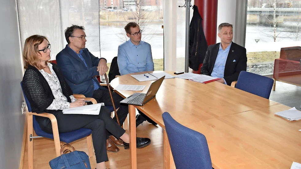 Kerstin Steinvall, områdeschef, Jan Söderström, för- och grundskolechef, Fredrik Stenberg (S), tillfällig ordförande barn- och grundskolenämnden, Anders Bergström, förvaltningschef. Foto: Yvonne Rönngren.