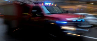Brinnande bil körde ner i diket